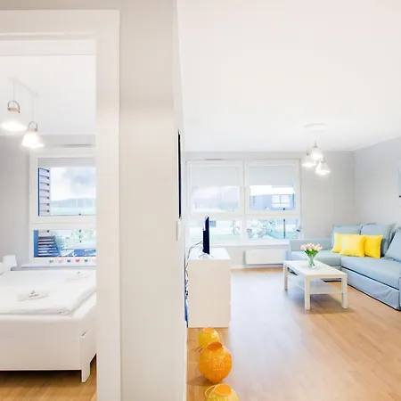 Przestronny Z Tarasem I Parkingiem W Gdyni By Renters