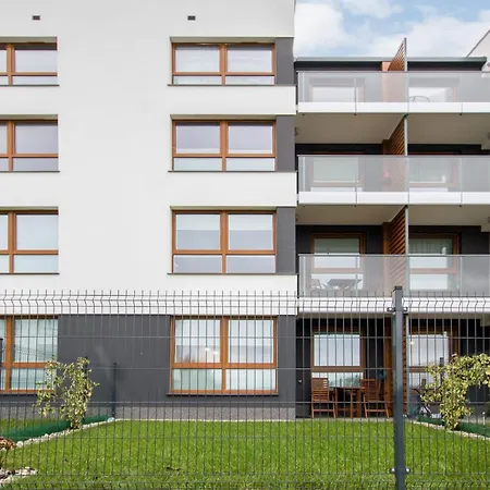 Przestronny Z Tarasem I Parkingiem W Gdyni By Renters